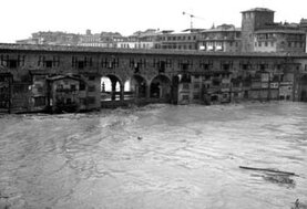04.Alluvione a Firenze - 4 Novembre 1966 Ponte Vecchio.jpg